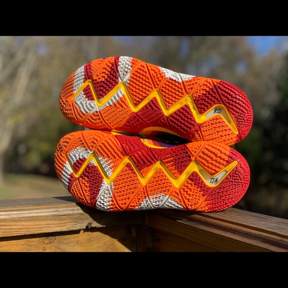 Nike Kyrie 4 70s ‘Decades Pack’ - Picture 3 of 9